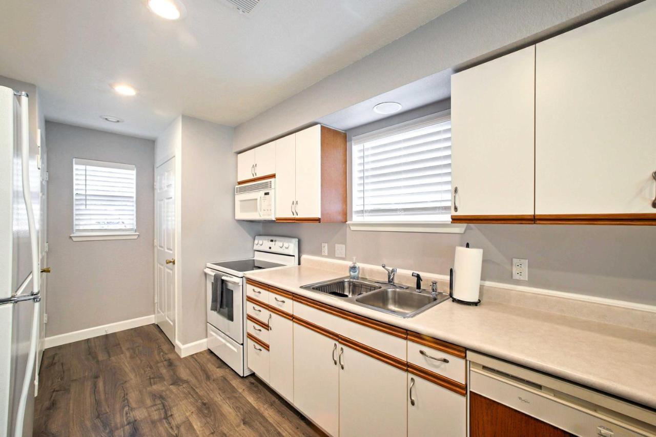 Apartment Walk-in Amenities, 3 Mi To Landing! *